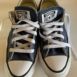 DK blue converse size 6